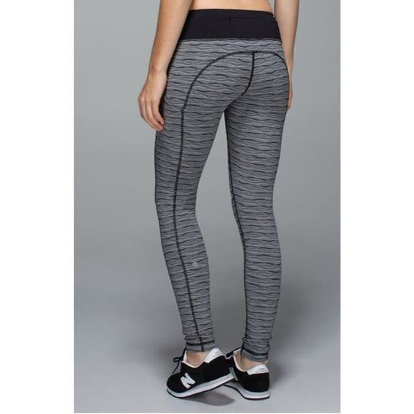 Lululemon Speed Tight II Textured Wave Black Silver Spoon Black Size 4 - Picture 4 of 8
